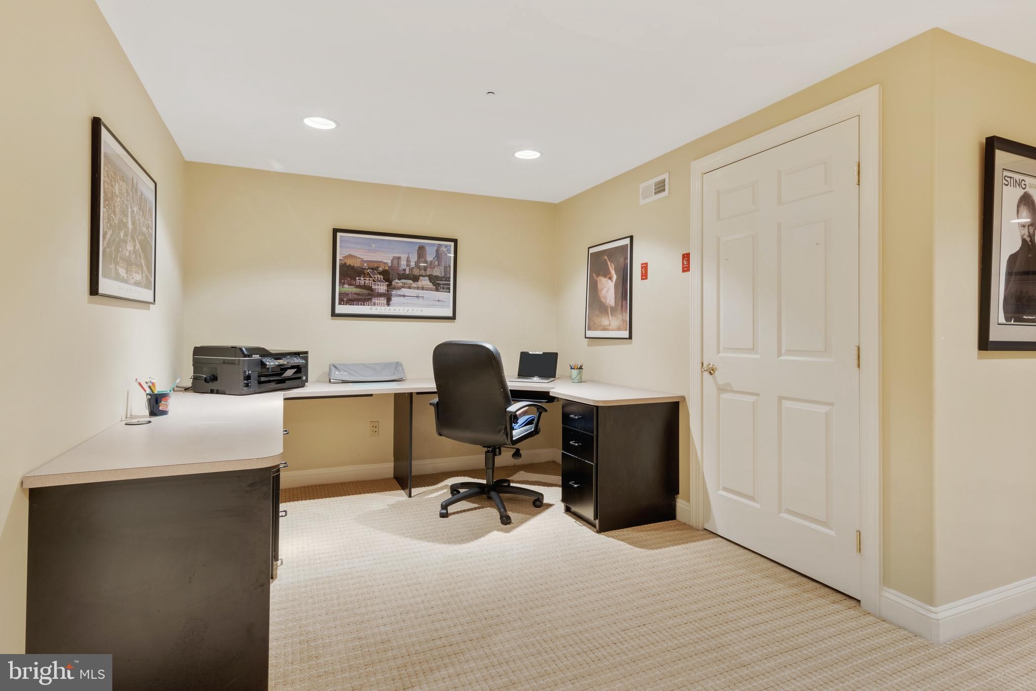 RADCLIFF MANOR - Residential