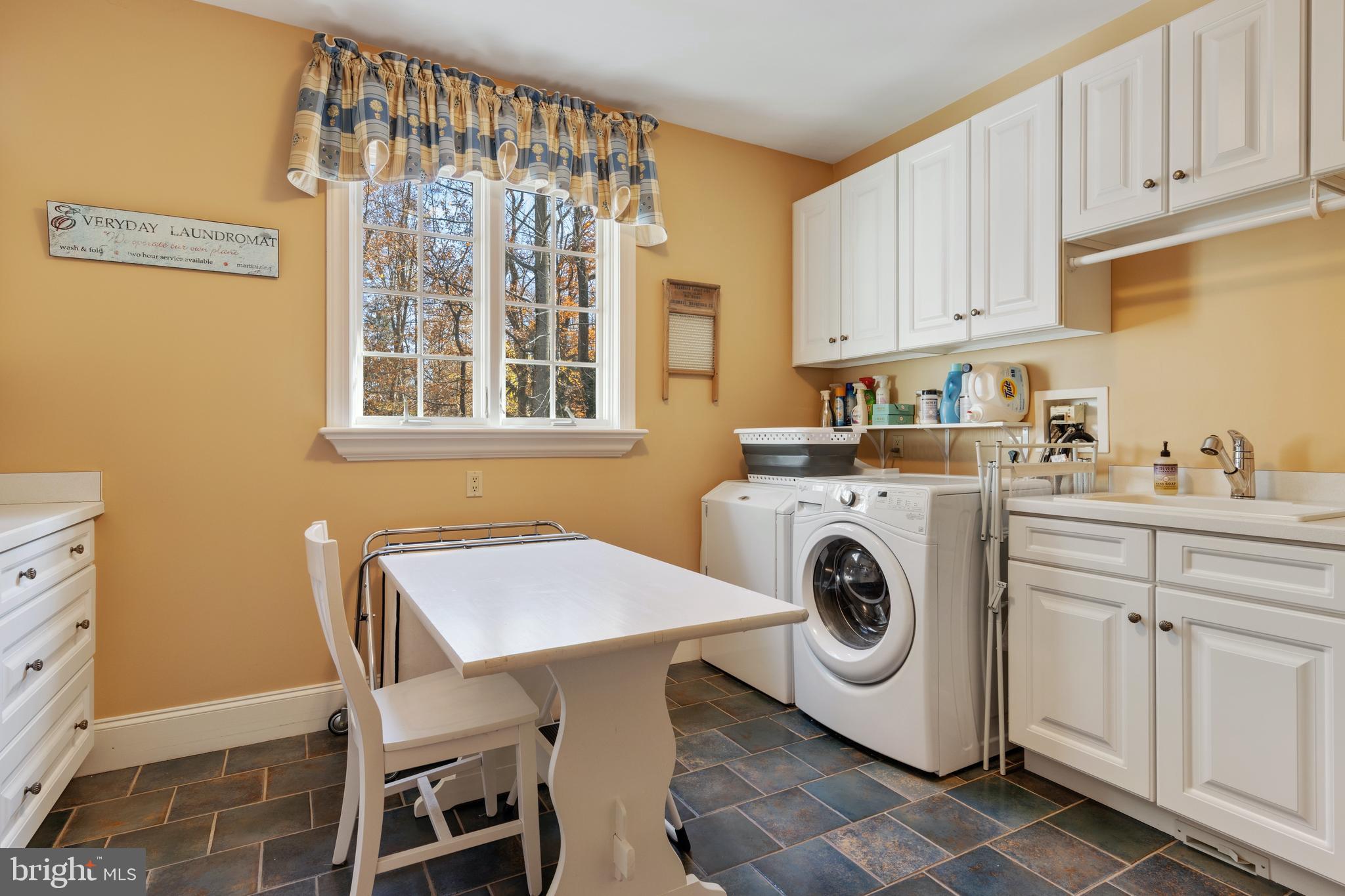 RADCLIFF MANOR - Residential