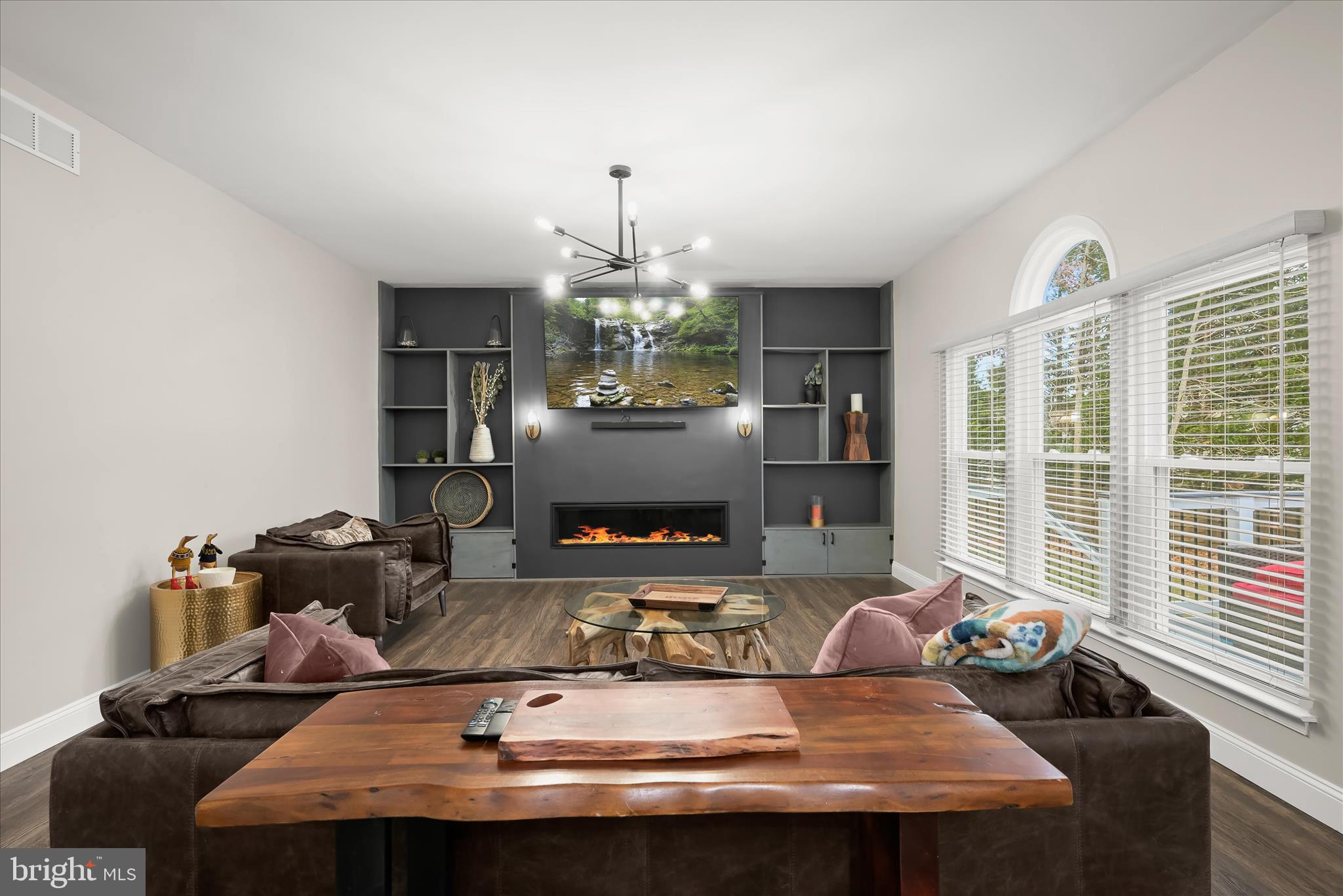 DISNEY ESTATES - Residential