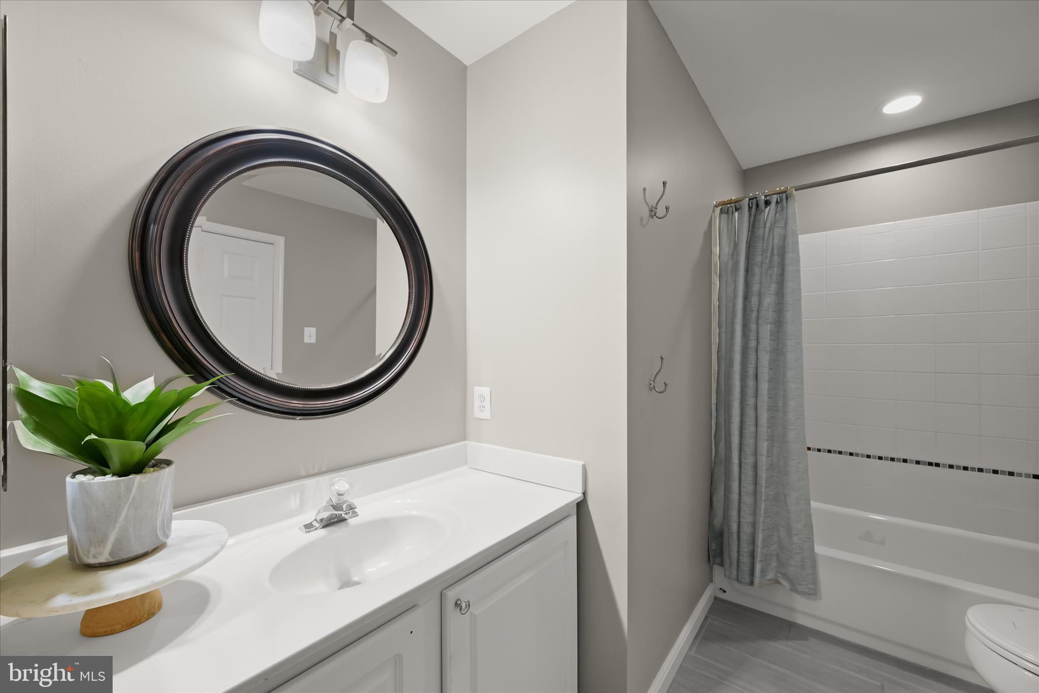 DISNEY ESTATES - Residential