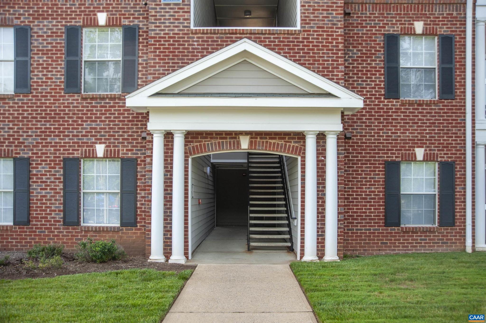 122 YELLOWSTONE DR 208