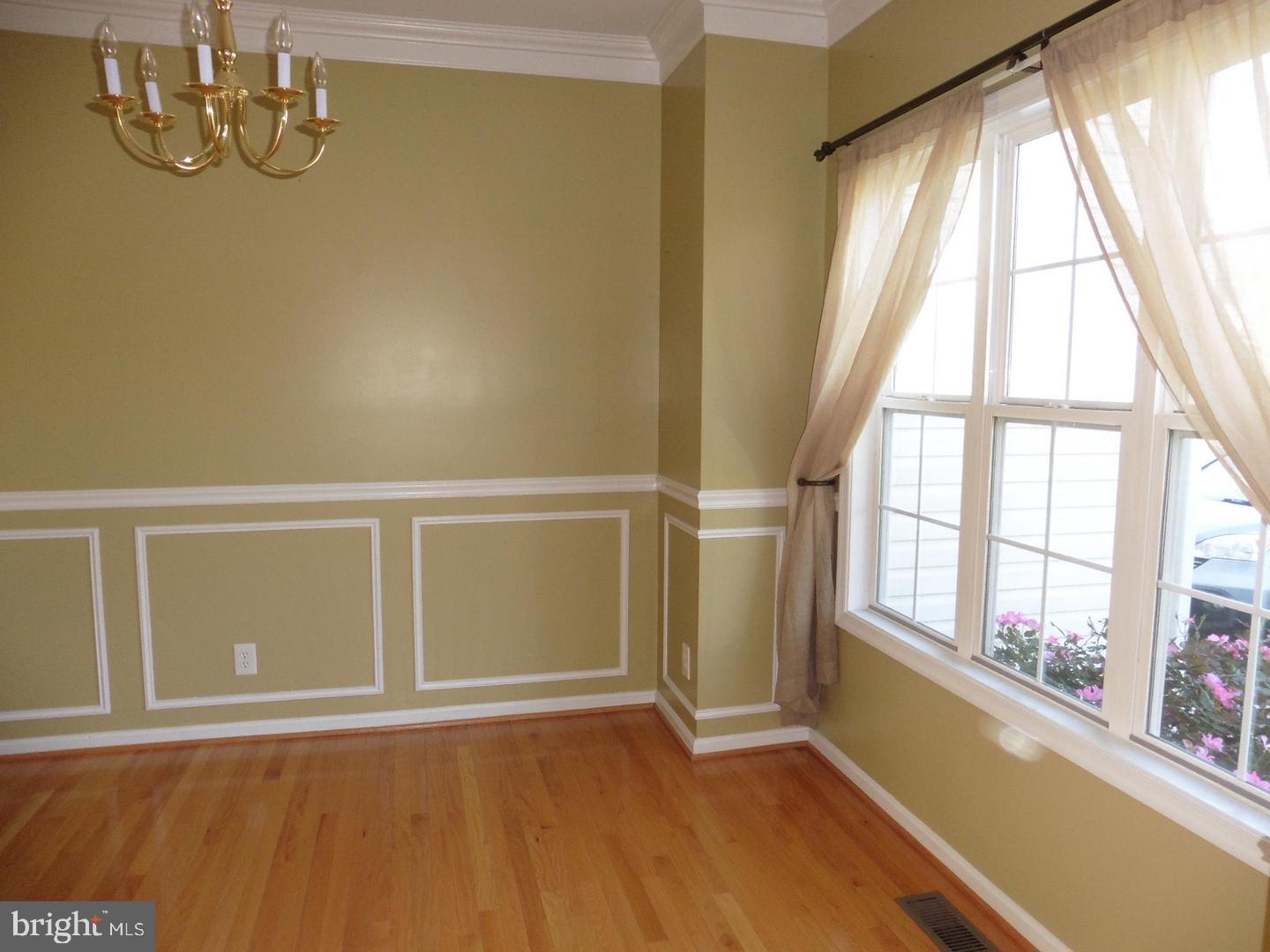 APPLE KNOLLS - Residential Lease