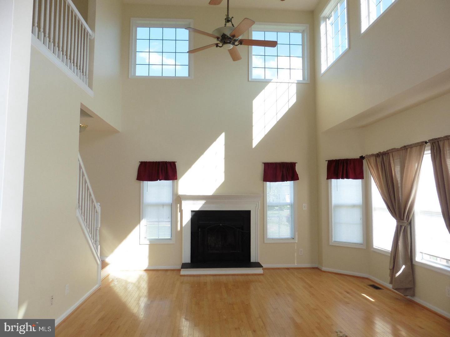 APPLE KNOLLS - Residential Lease