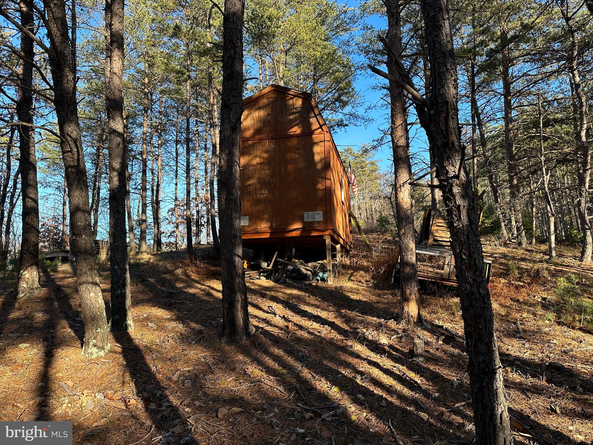 THE WOODLANDS - Land