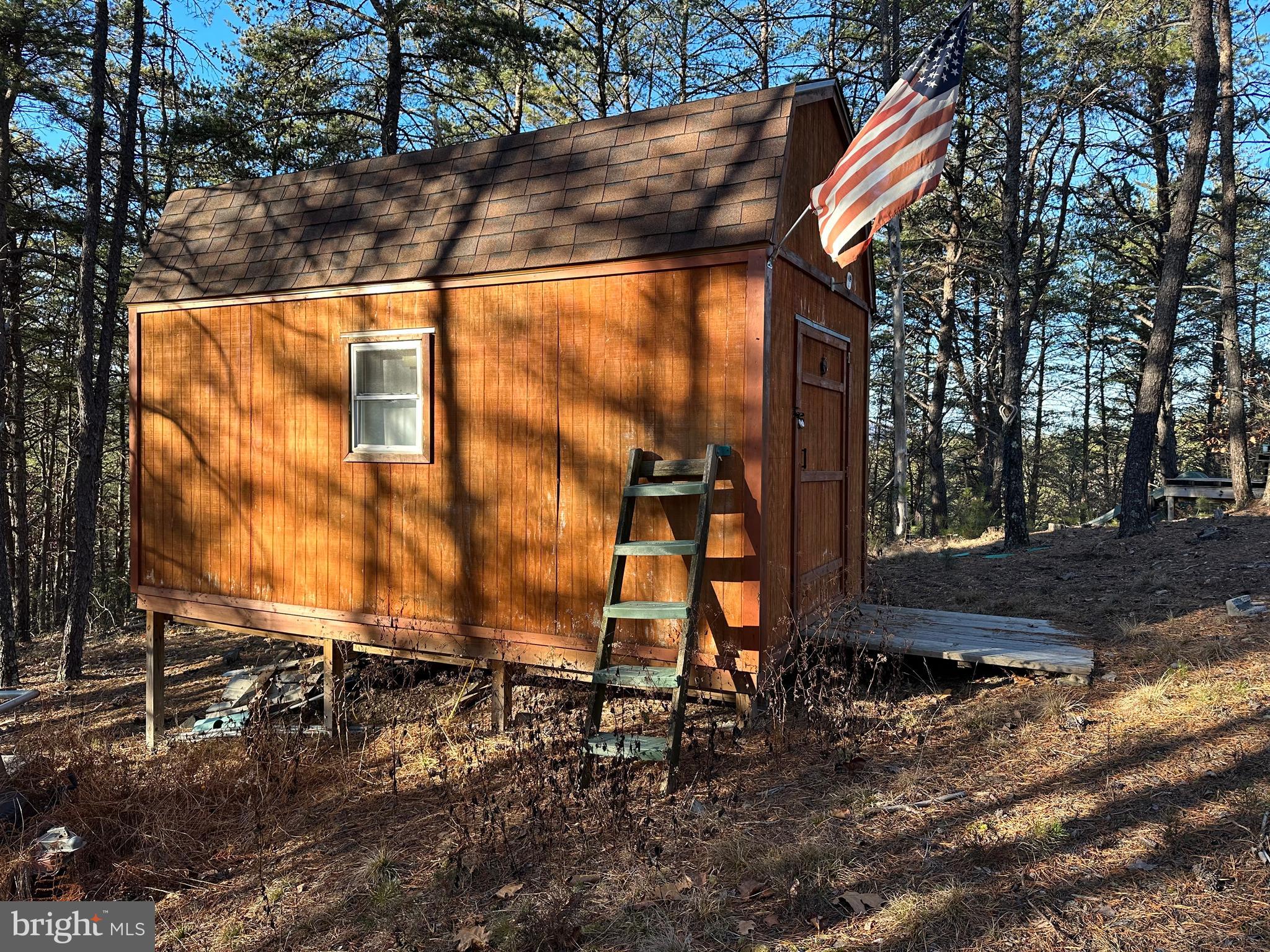 THE WOODLANDS - Land