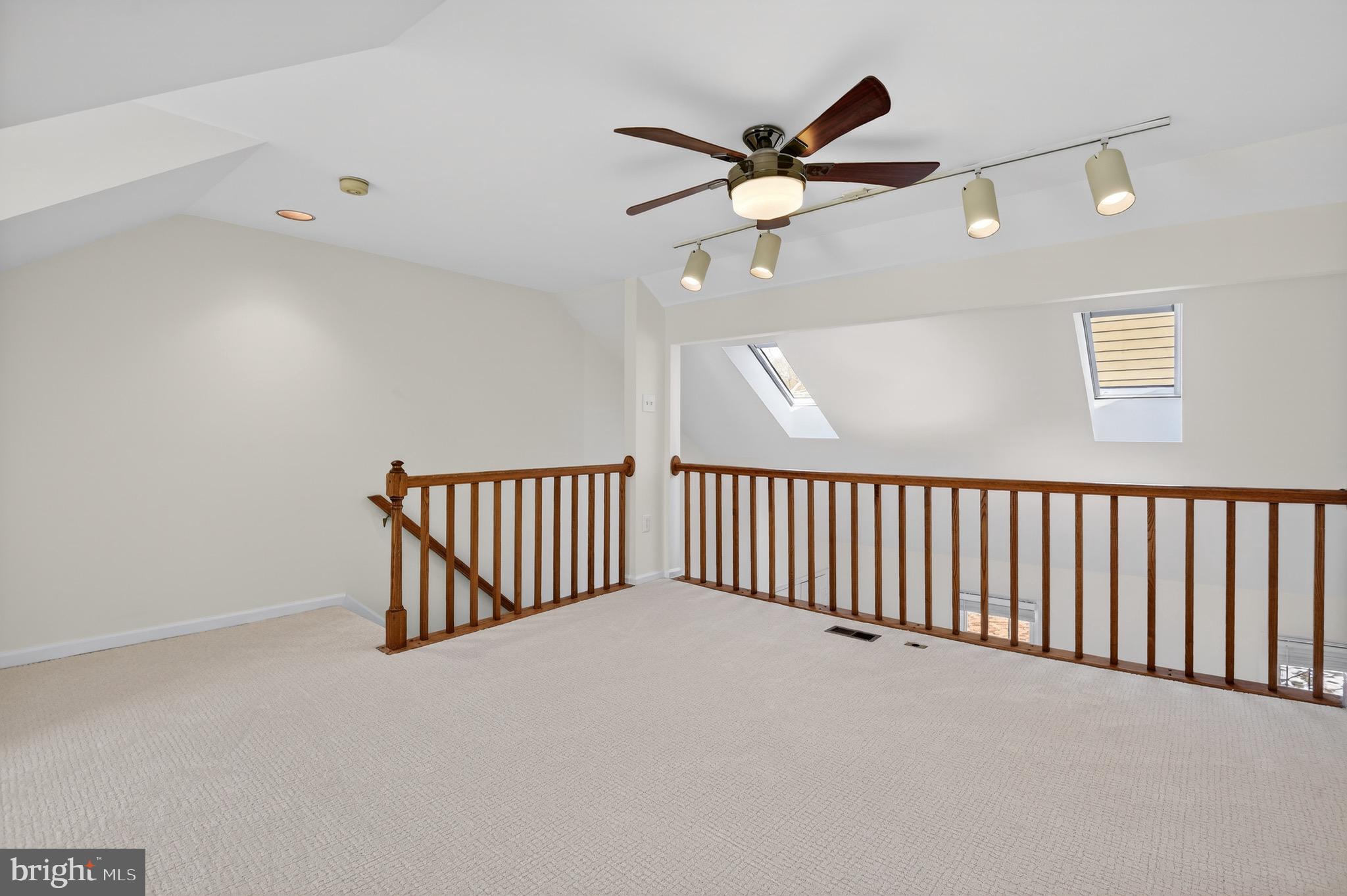 GROSVENOR PARK TOWNHOME CONDOMINIUMS - Residential