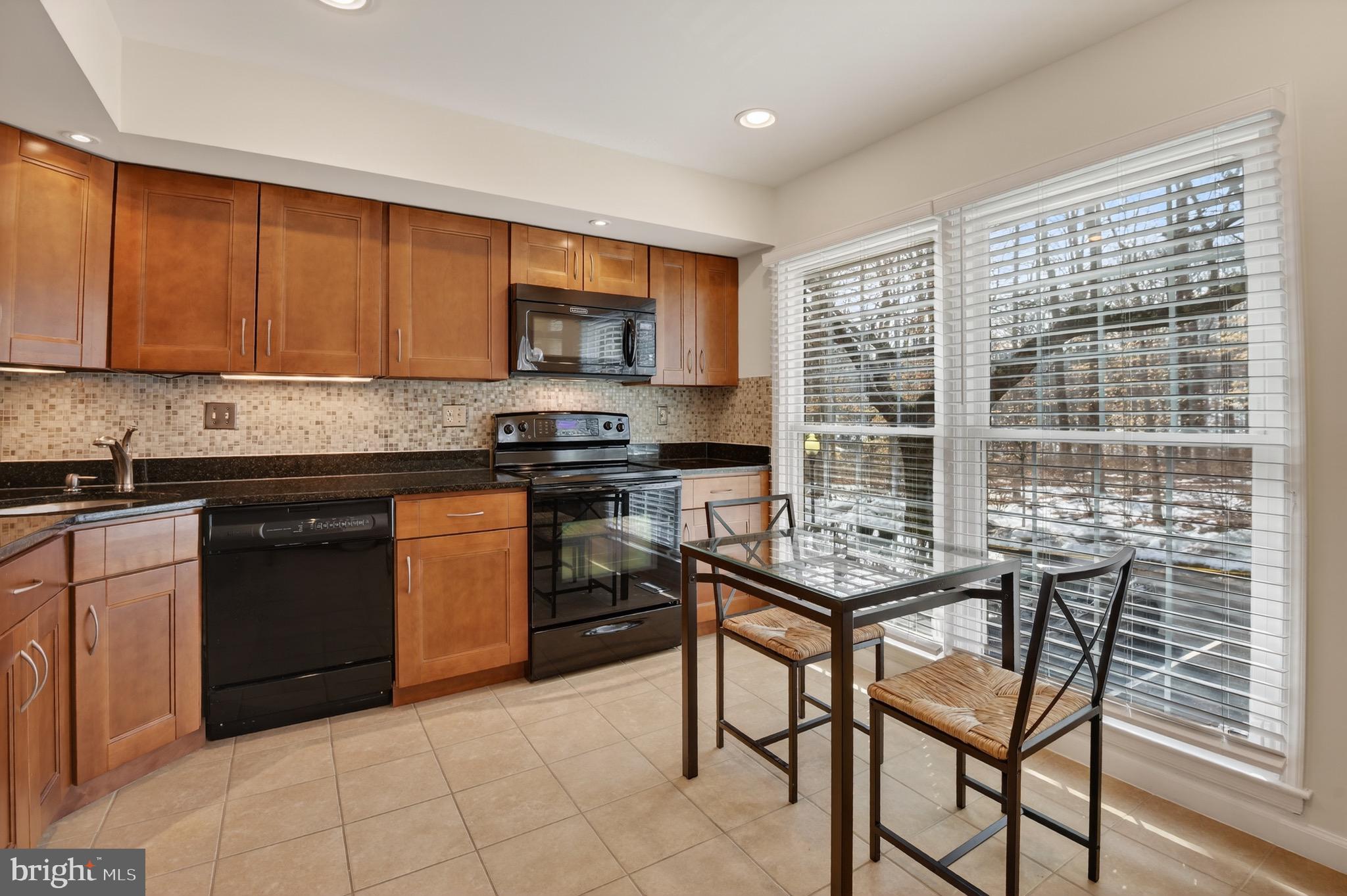 GROSVENOR PARK TOWNHOME CONDOMINIUMS - Residential