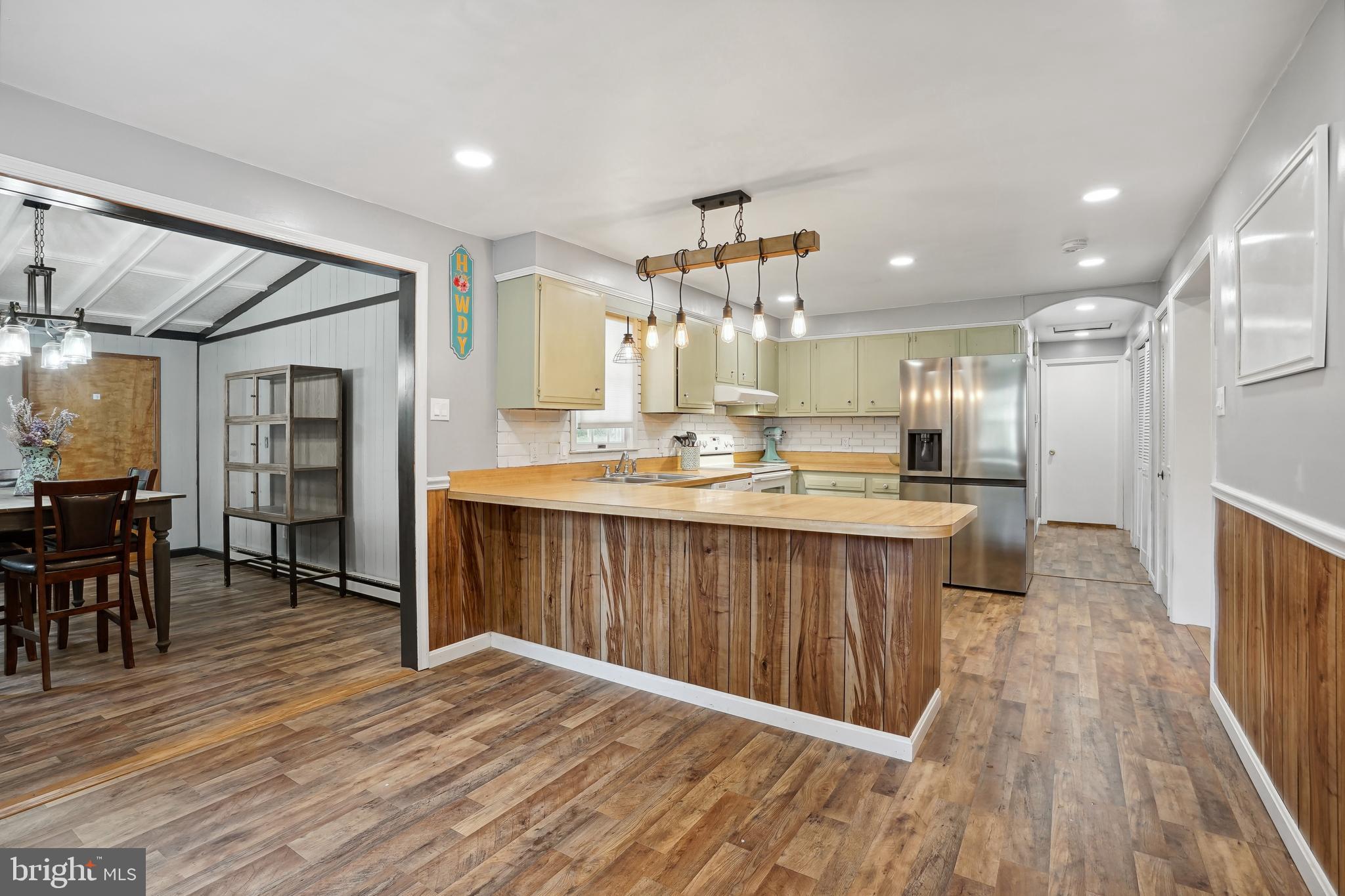 BEVERLY ESTATES - Residential