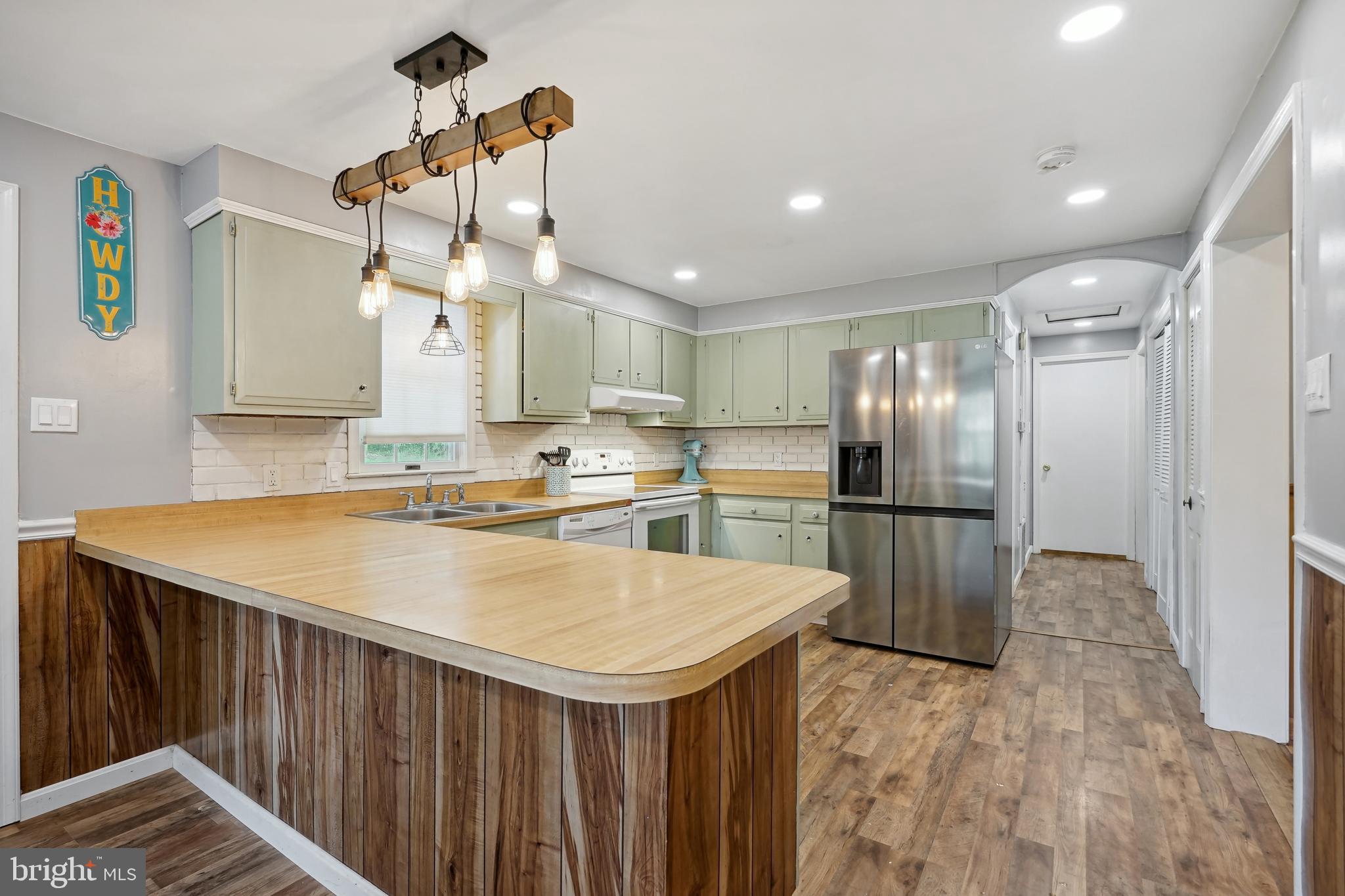 BEVERLY ESTATES - Residential