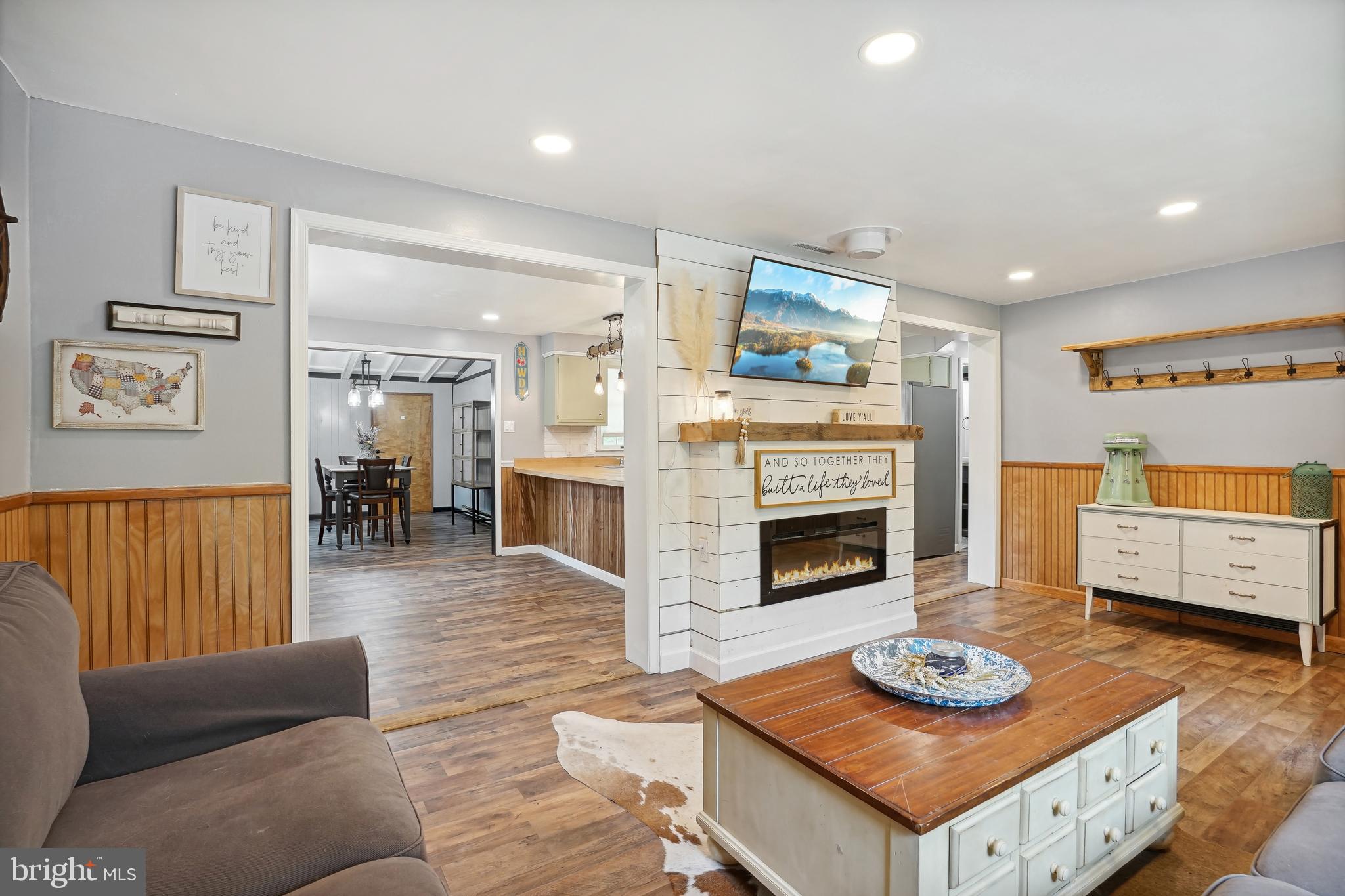 BEVERLY ESTATES - Residential