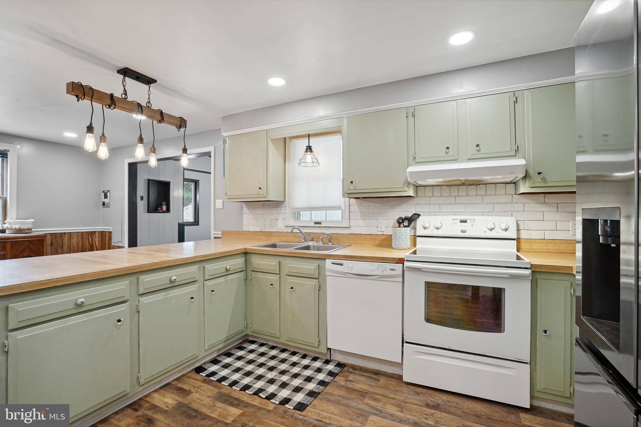 BEVERLY ESTATES - Residential