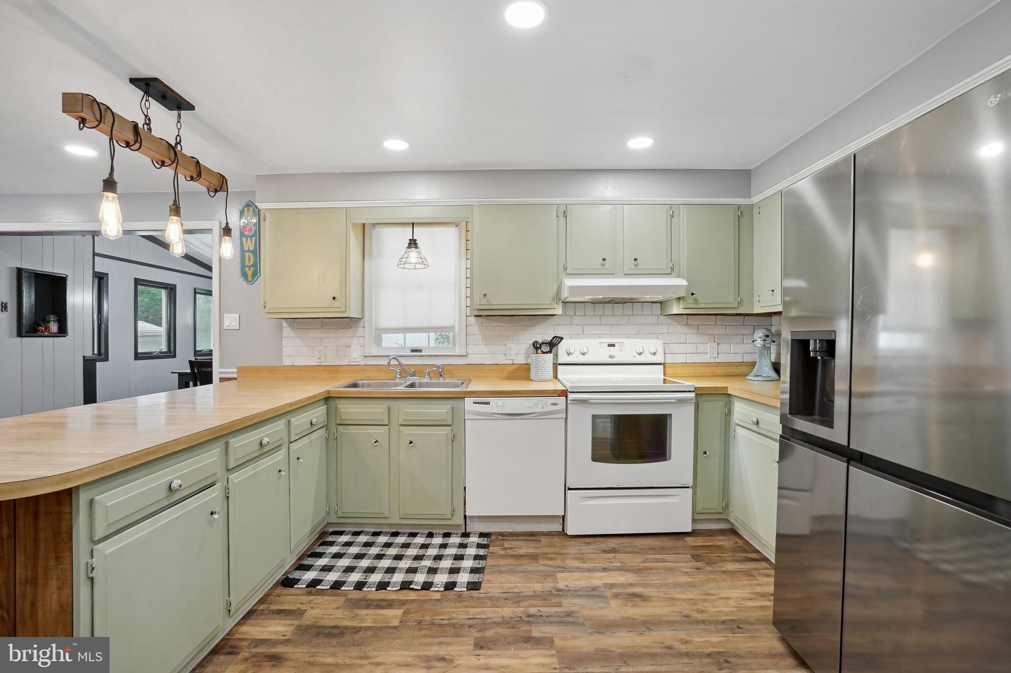 BEVERLY ESTATES - Residential