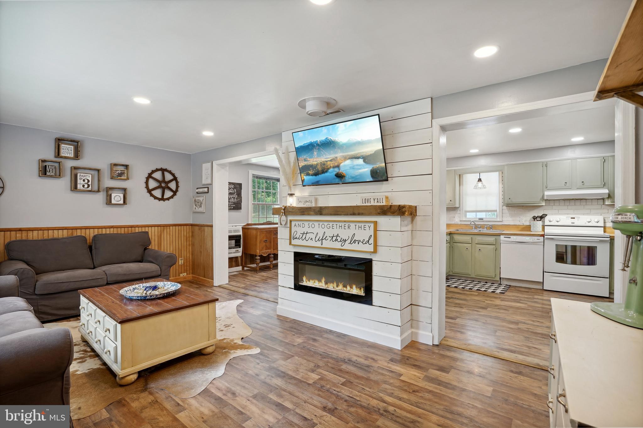 BEVERLY ESTATES - Residential