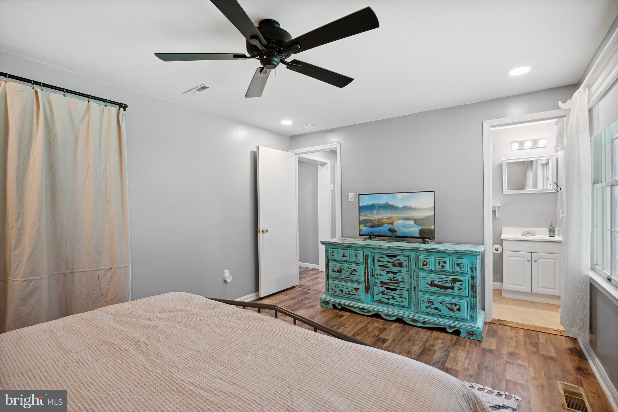 BEVERLY ESTATES - Residential