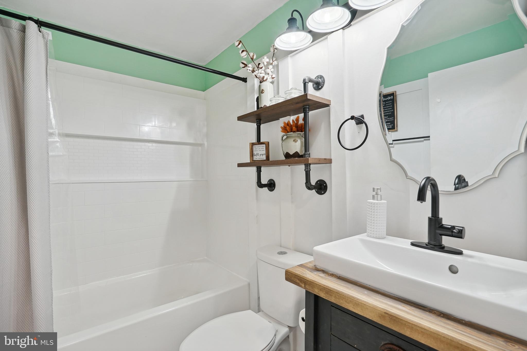 BEVERLY ESTATES - Residential