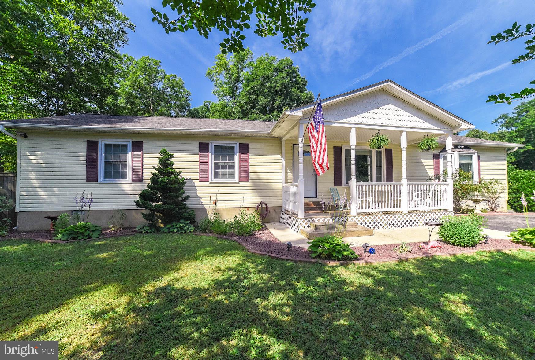 COUNTRY LAKES - Residential
