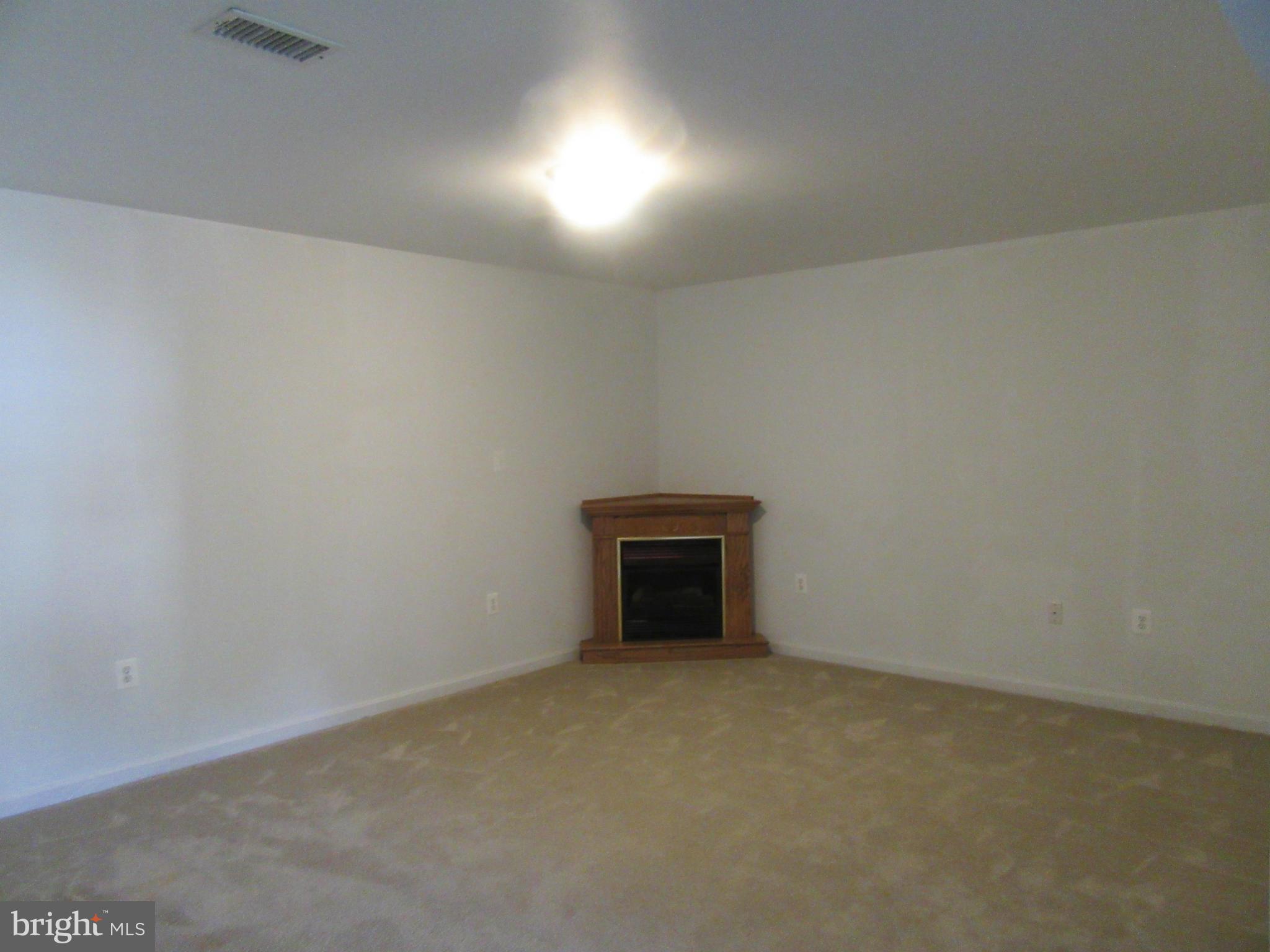 WESTBURY PUB - Residential Lease