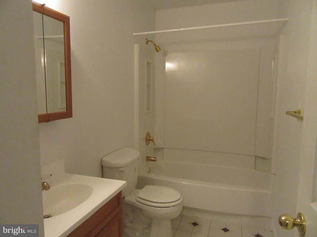 WESTBURY PUB - Residential Lease