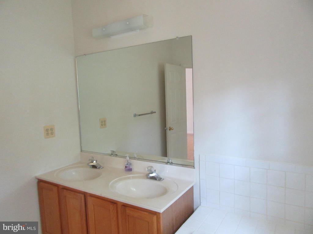 WESTBURY PUB - Residential Lease