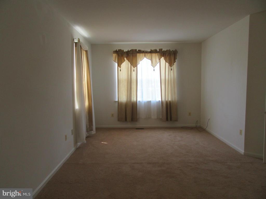 WESTBURY PUB - Residential Lease