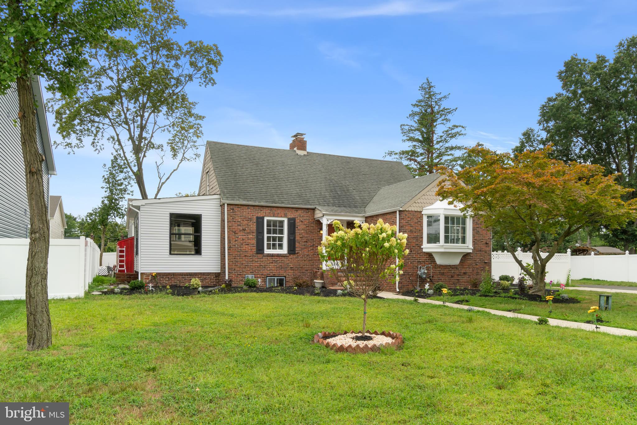 910 S FAIRVIEW STREET