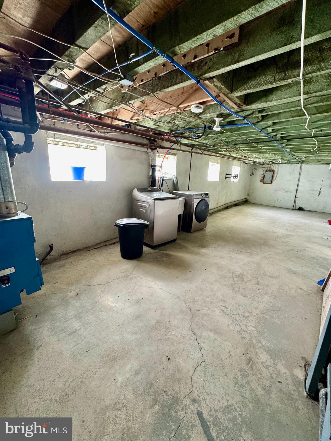 FERN ROCK - Residential Lease