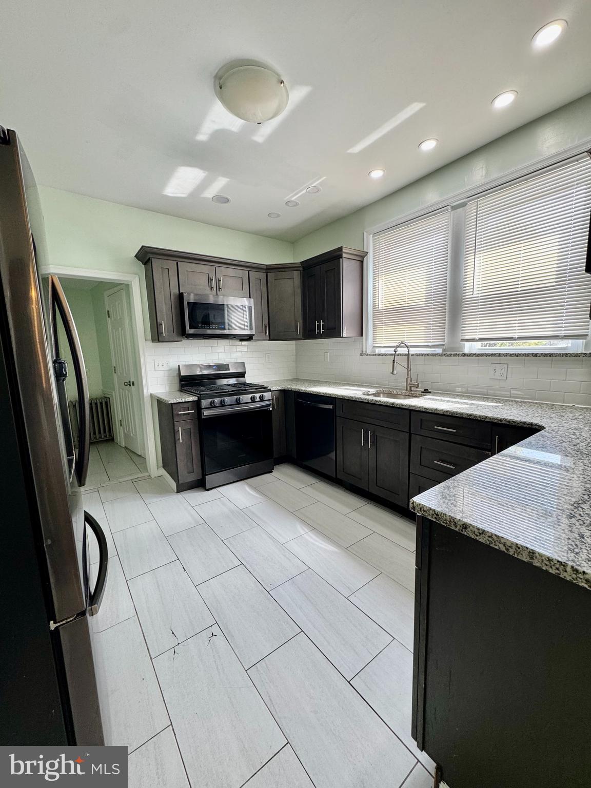 FERN ROCK - Residential Lease