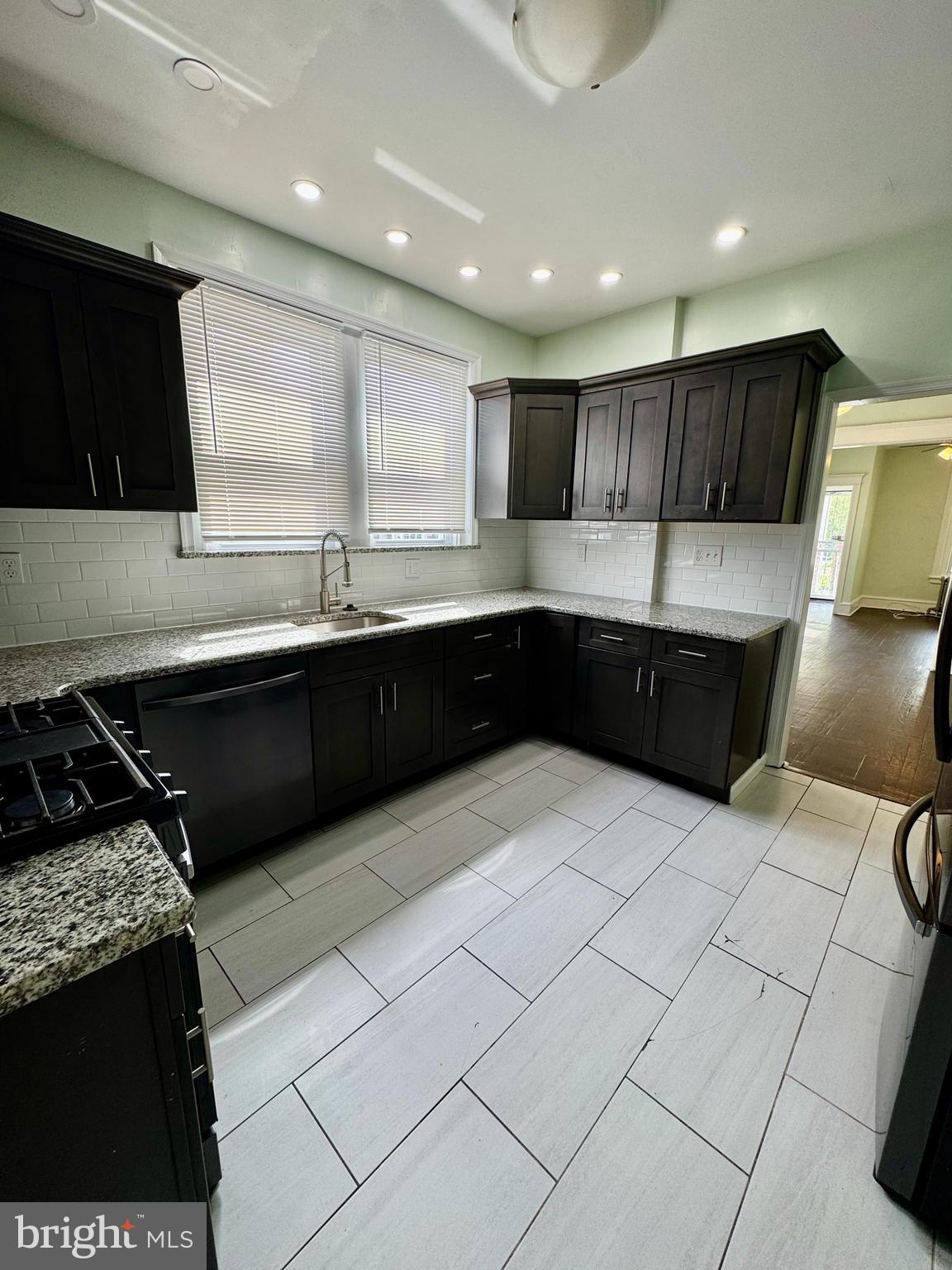 FERN ROCK - Residential Lease