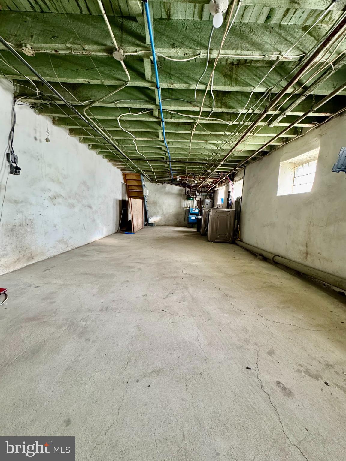 FERN ROCK - Residential Lease