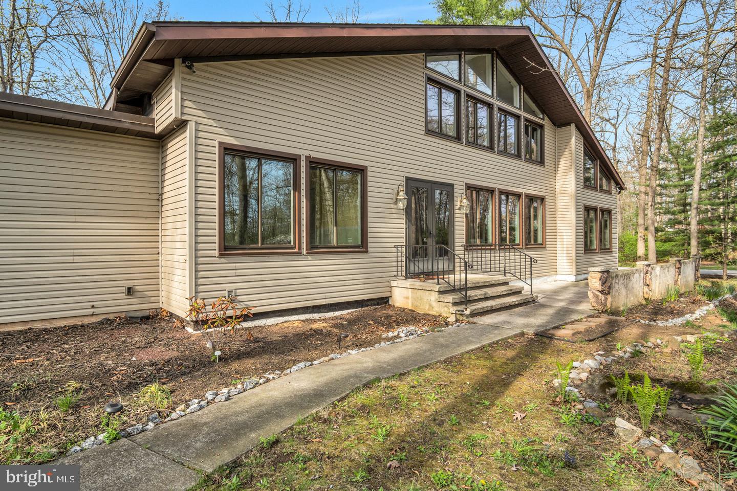 10 LINCOLN DRIVE