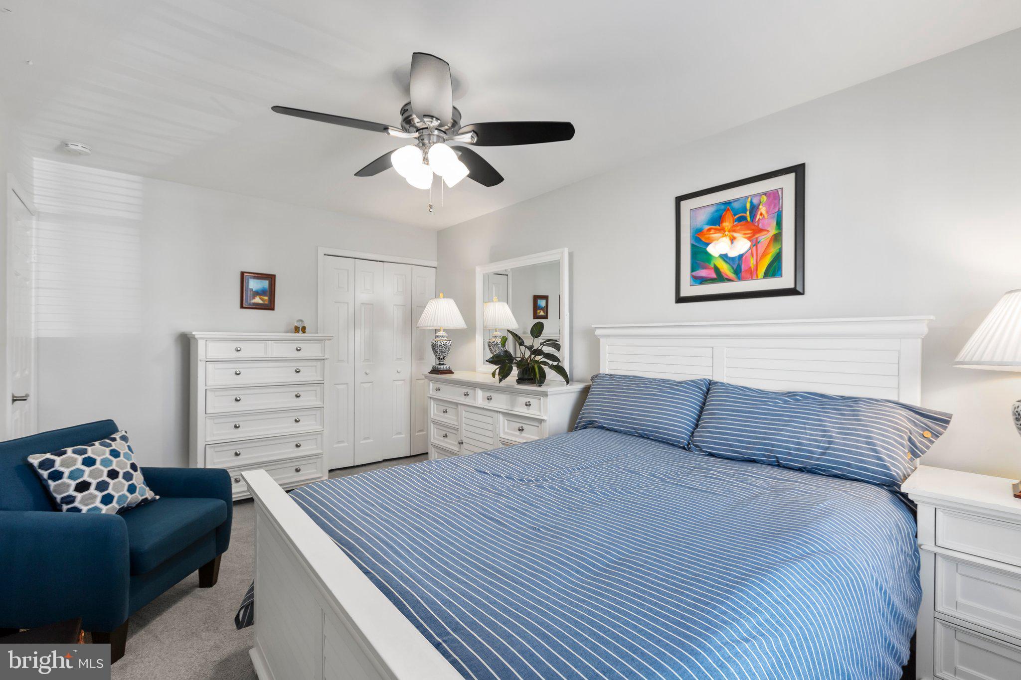 COLLEGE HALL GROVE - Residential