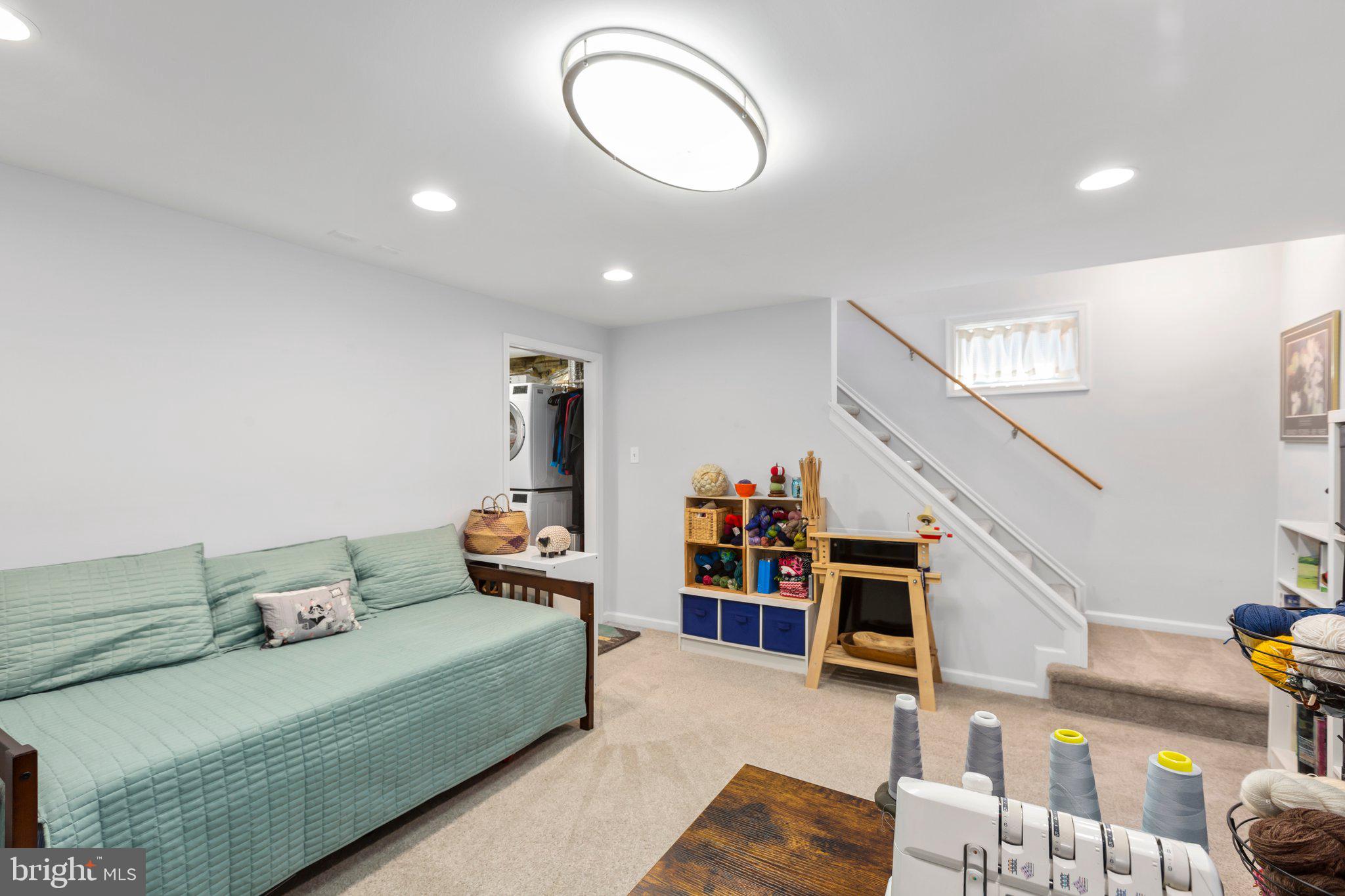 COLLEGE HALL GROVE - Residential