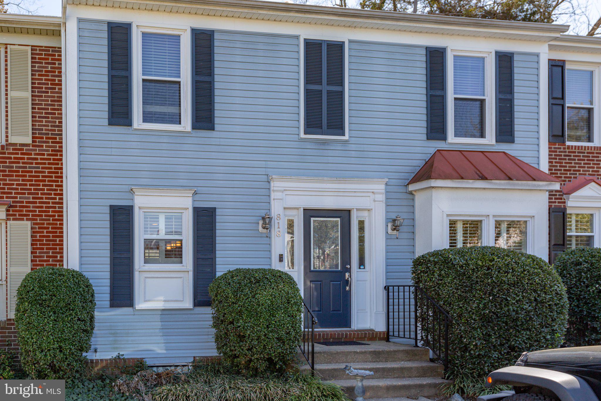 COLLEGE HALL GROVE - Residential