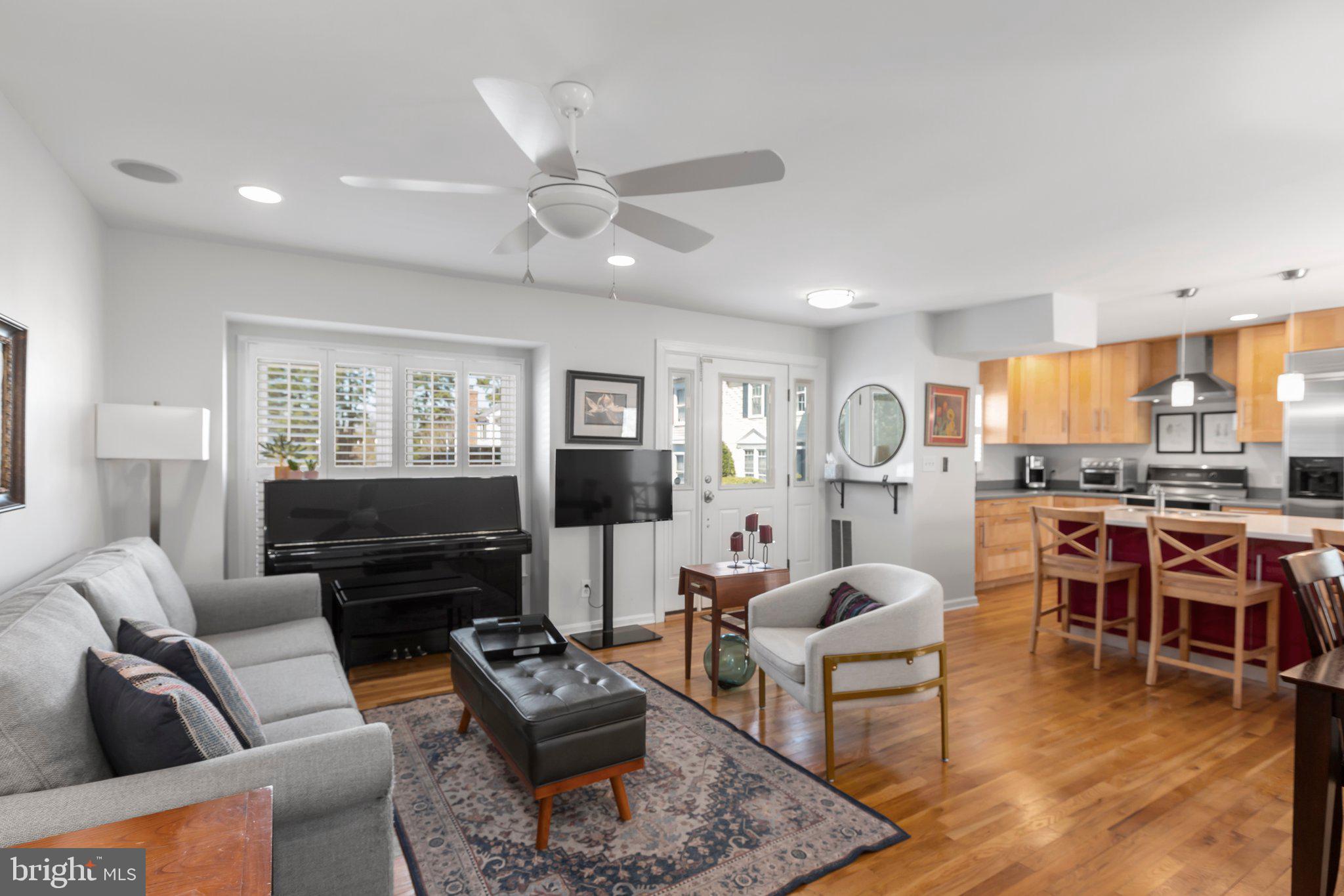 COLLEGE HALL GROVE - Residential