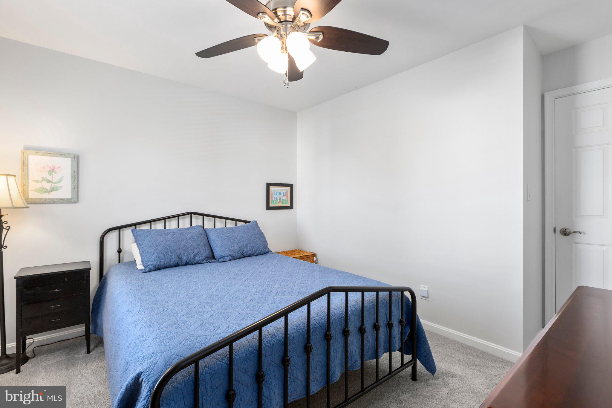 COLLEGE HALL GROVE - Residential