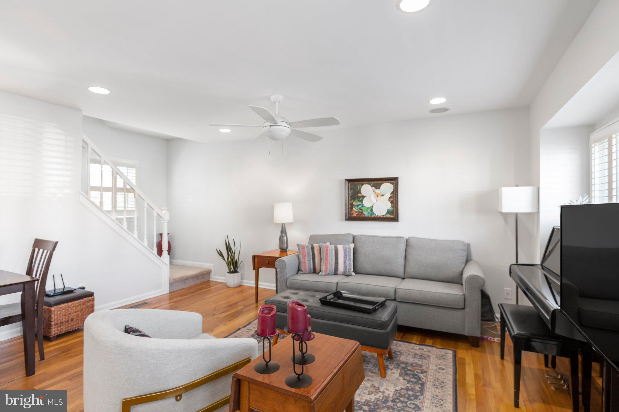 COLLEGE HALL GROVE - Residential