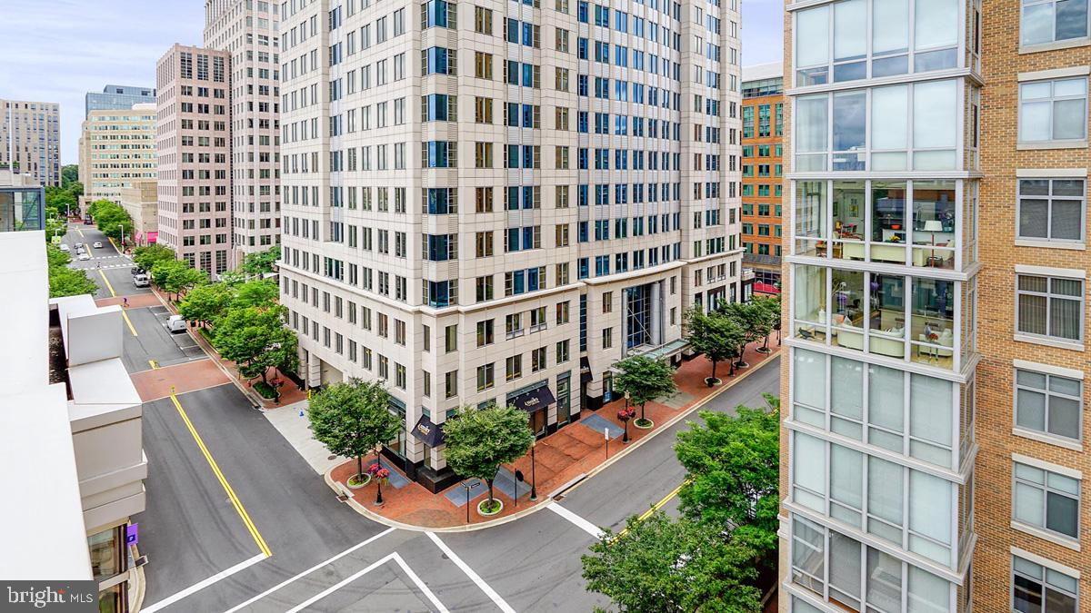 RESTON TOWN CENTER - Residential
