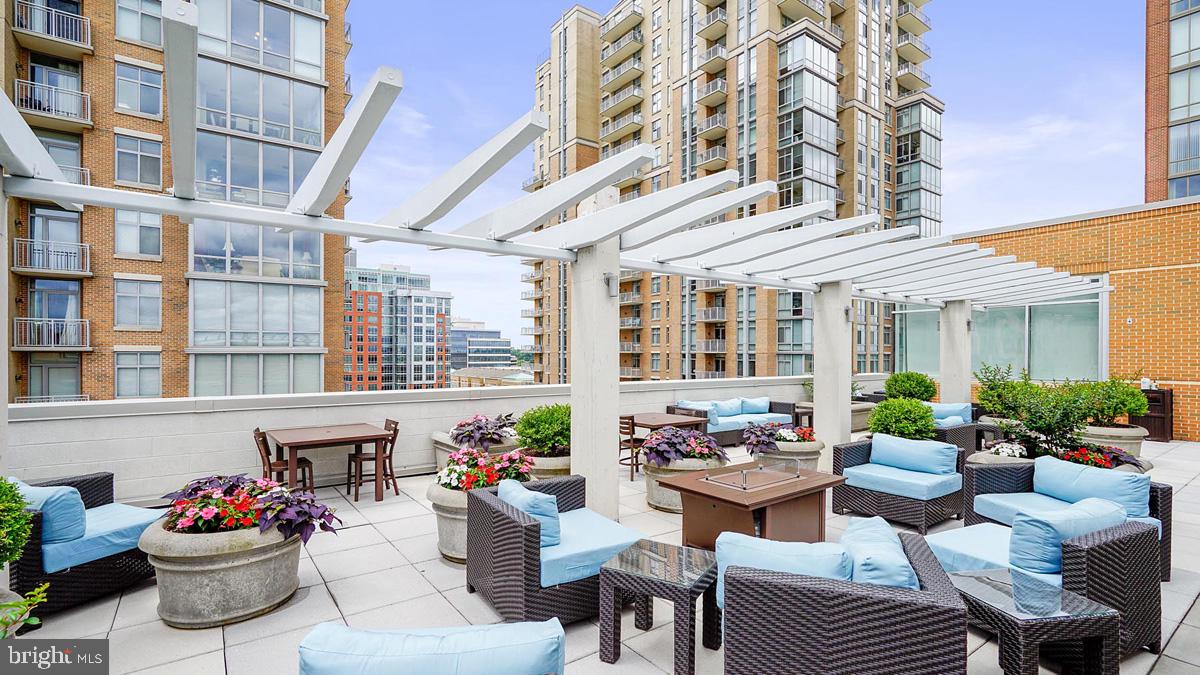 RESTON TOWN CENTER - Residential