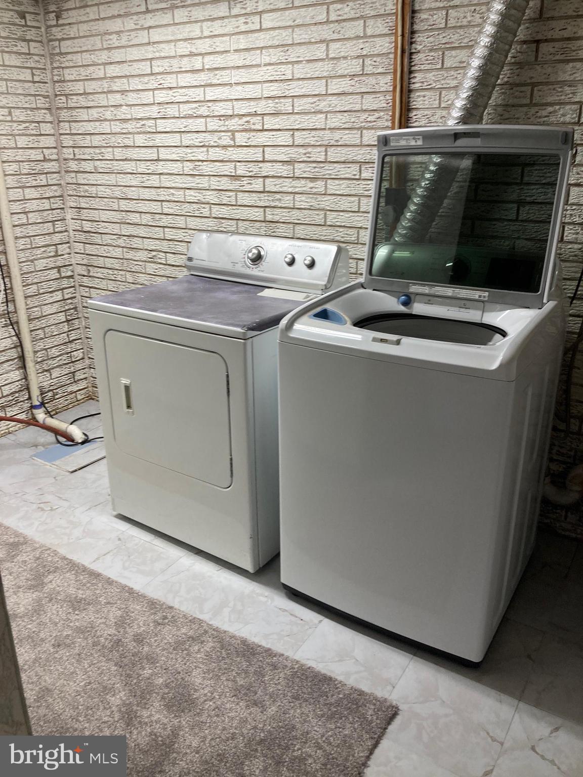 POINT OF ROCKS ESTATES - Residential Lease