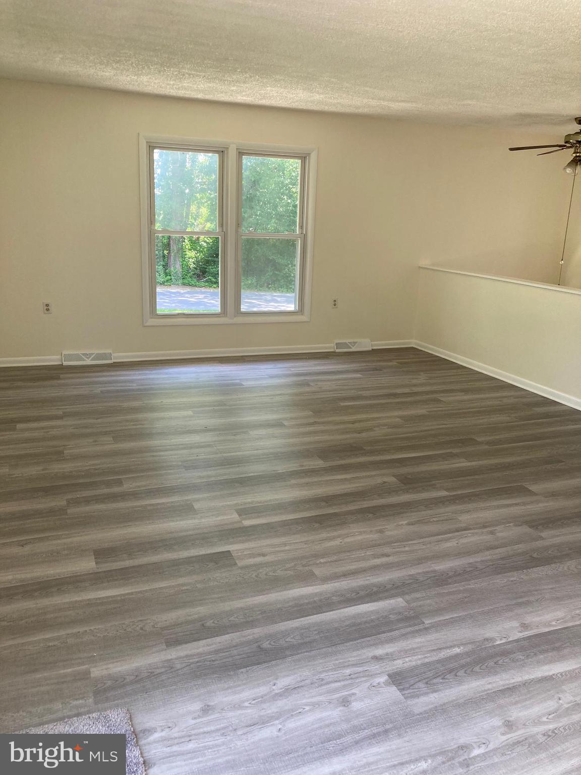 POINT OF ROCKS ESTATES - Residential Lease