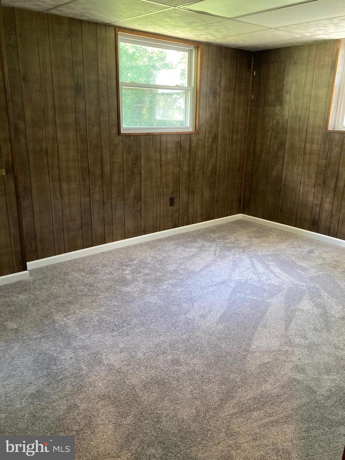 POINT OF ROCKS ESTATES - Residential Lease