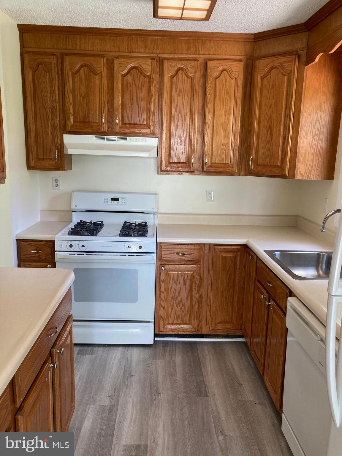 POINT OF ROCKS ESTATES - Residential Lease