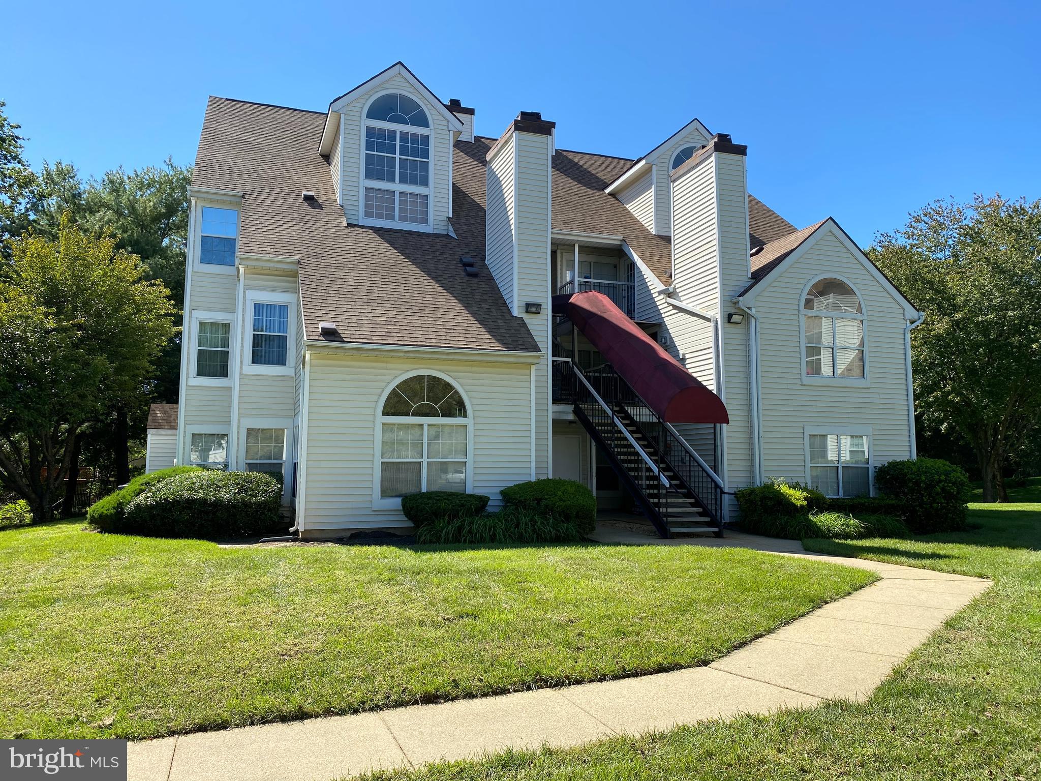 Ready For The Buyer That Need To Just MOVE-IN. This 2 Bedrm 2 Full Bth Condo nestled in the beautiful Lake Arbor Neighborhood in Bowie. is Ready. New Flooring and Freshly Painted WIth a cozy wood burning fireplace and a washer/dryer in unit. Close to Metro, schools, parks, Woodmore Shopping Center and our brand new hospital. This area is growing. Don't miss out on this opportunity!! Nothing to do but just MOVE-IN>