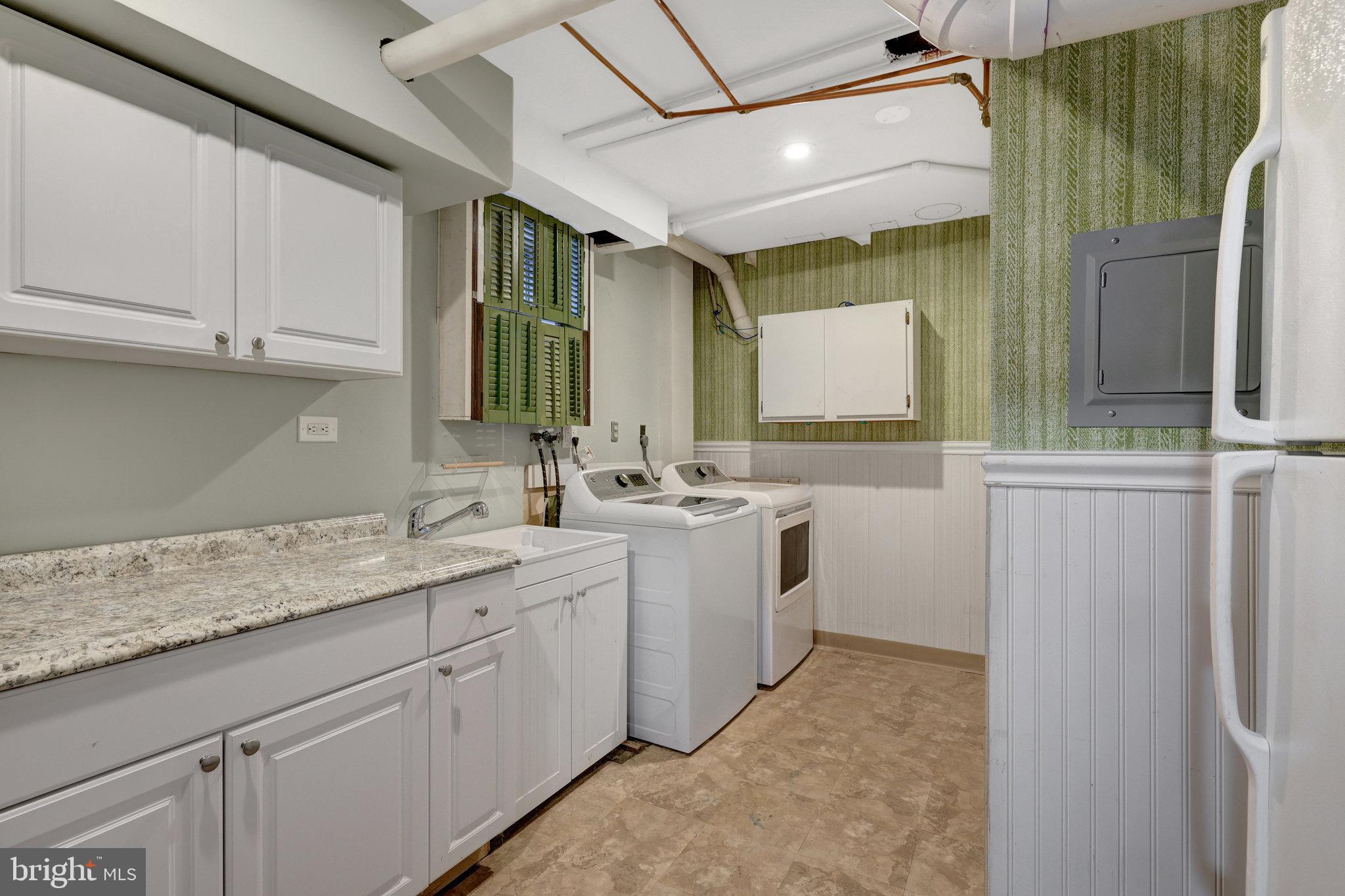 CARDINAL SQUARE - Residential