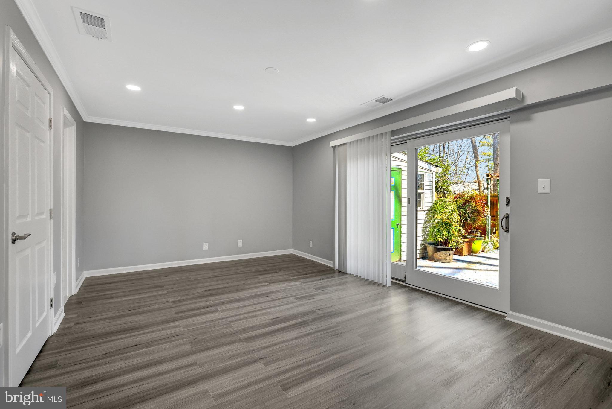 CARDINAL SQUARE - Residential