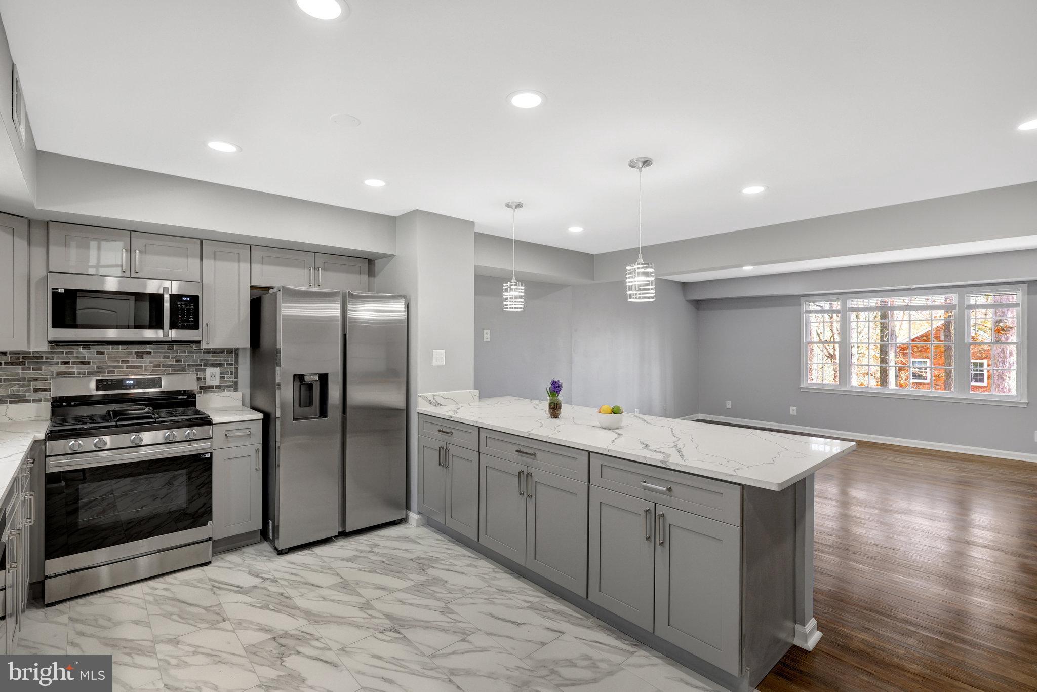 CARDINAL SQUARE - Residential