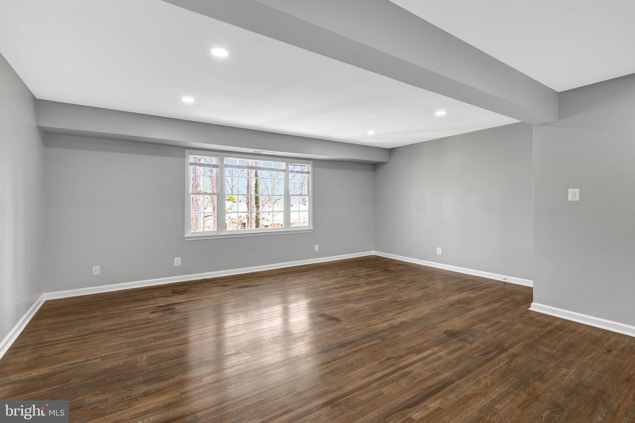 CARDINAL SQUARE - Residential