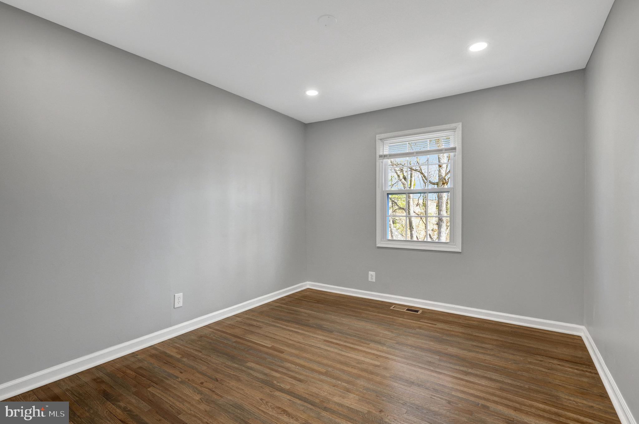 CARDINAL SQUARE - Residential