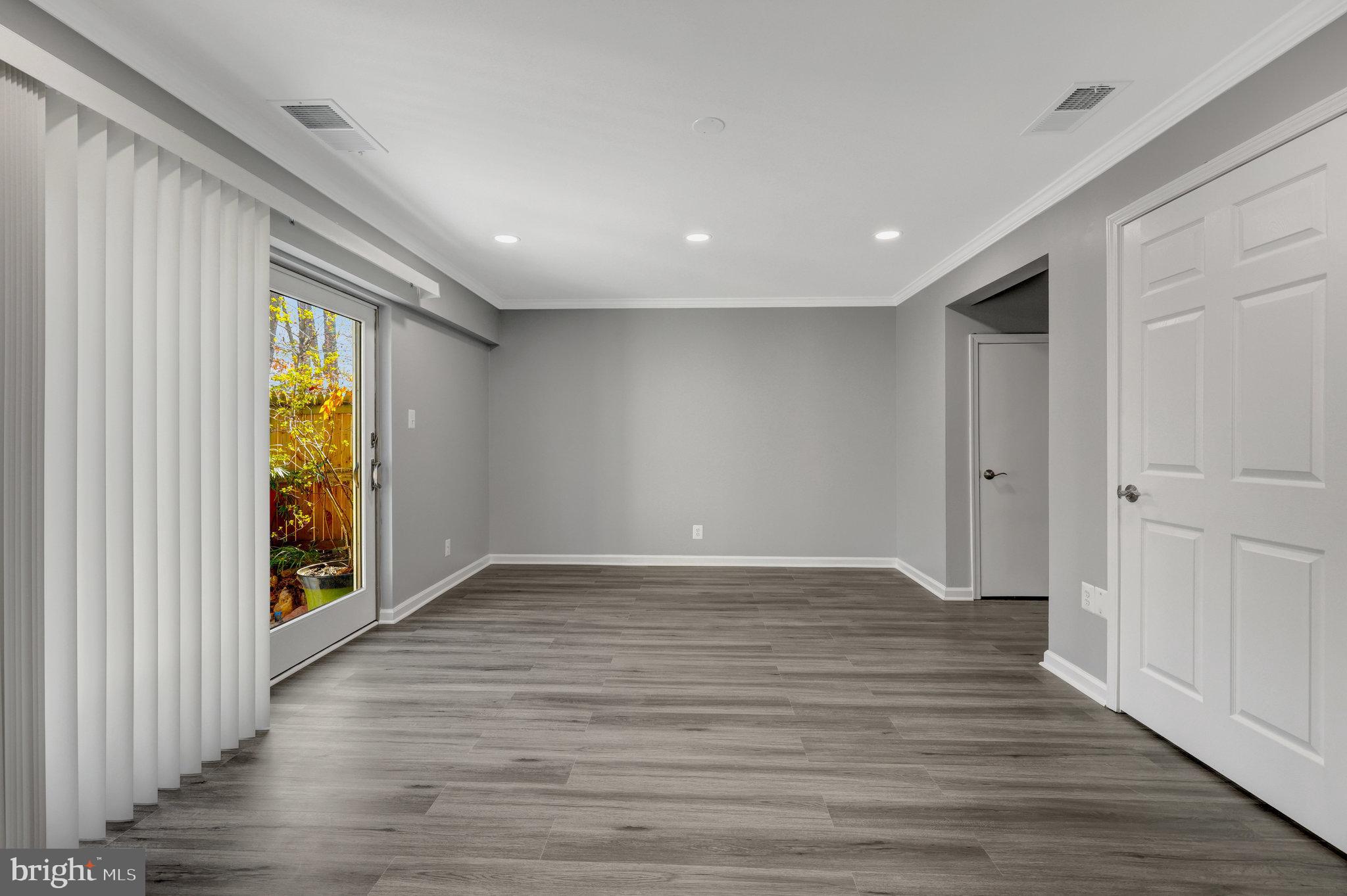 CARDINAL SQUARE - Residential