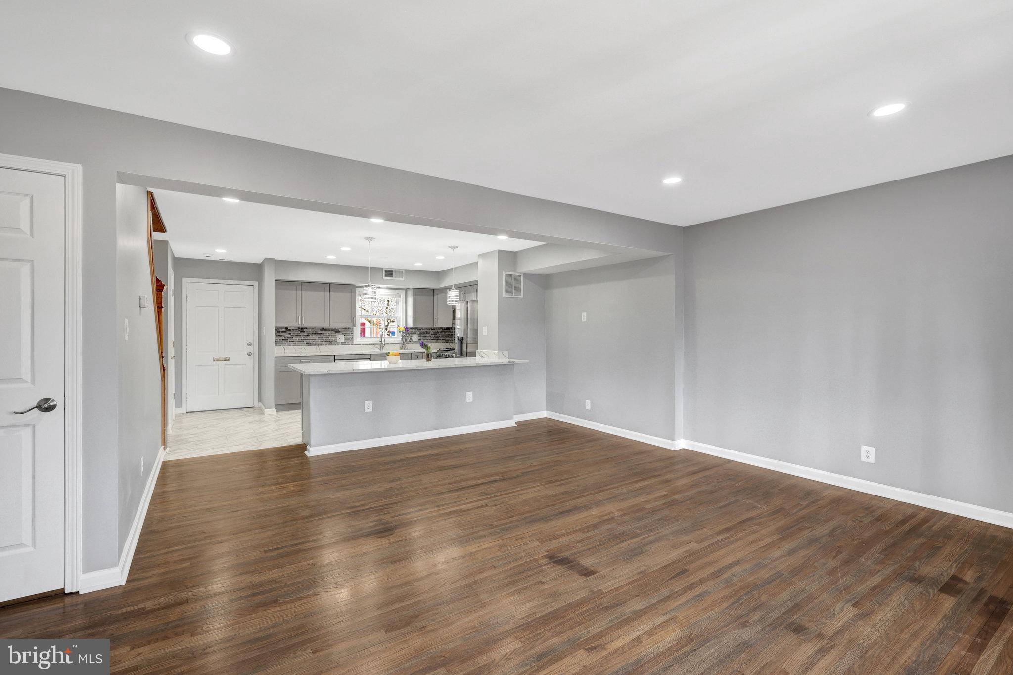 CARDINAL SQUARE - Residential